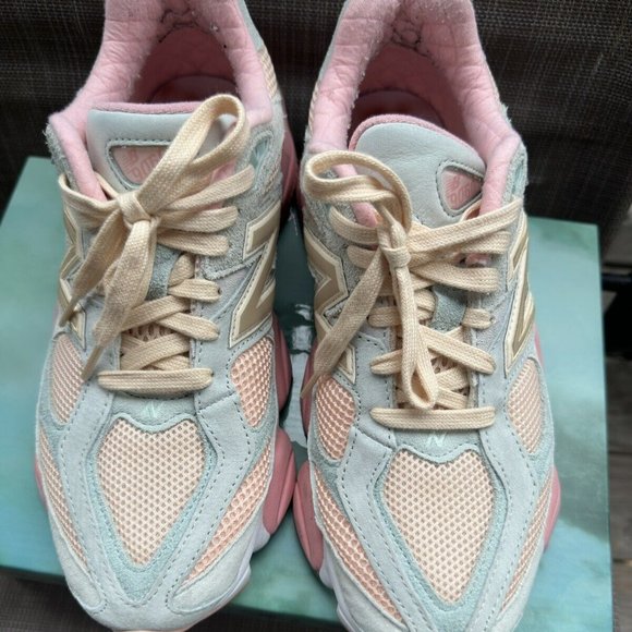 US 9.5 - New Balance 9060 Low top light blue/pink men's sports casual shoes - Picture 4 of 8